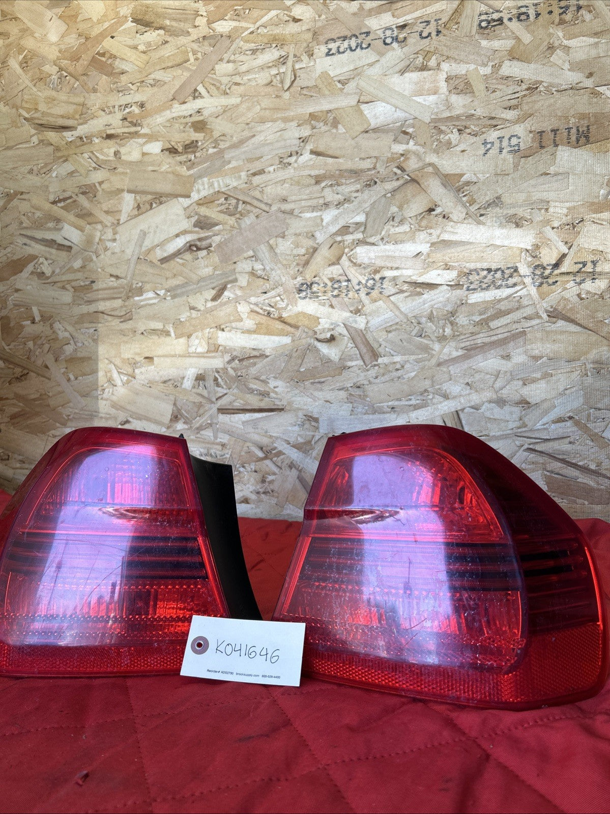 BMW 04-08 E90 3 SERIES OUTER FENDER TAIL LIGHT SET 2PC OEM 7161955+7161956