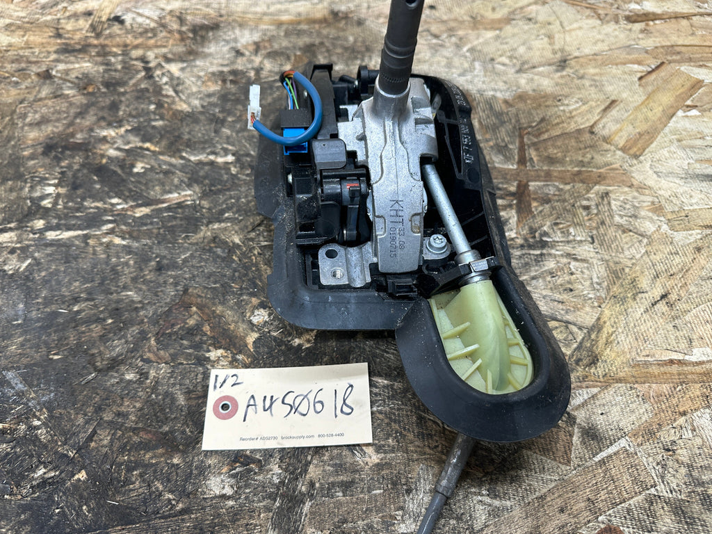 BMW 06-13 E90 AUTOMATIC TRANSMISSION GEAR SHIFTER/SELECTOR BLACK OEM 756365802