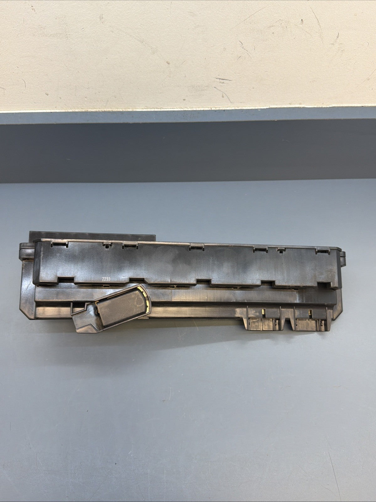 2004 - 2010 BMW E60 525I 530I 545I FRONT POWER DISTRIBUTION FUSE BOX OEM 6932452