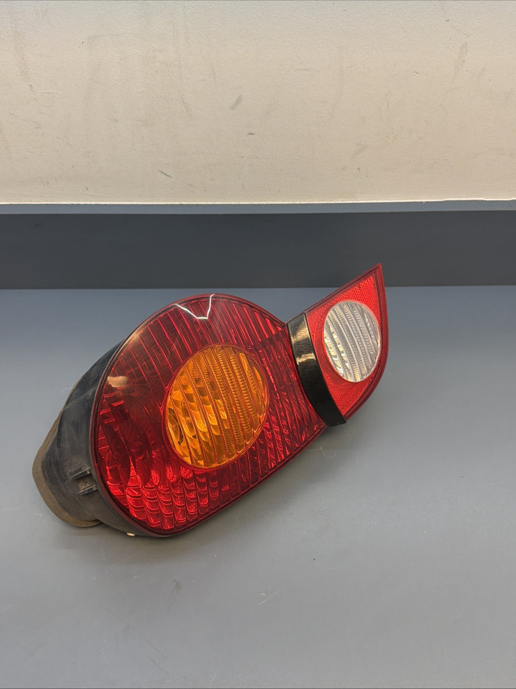 03-05 BMW E85 Z4 Roadstar Taillight Tail Light Lamp Passenger Right RH 7165722