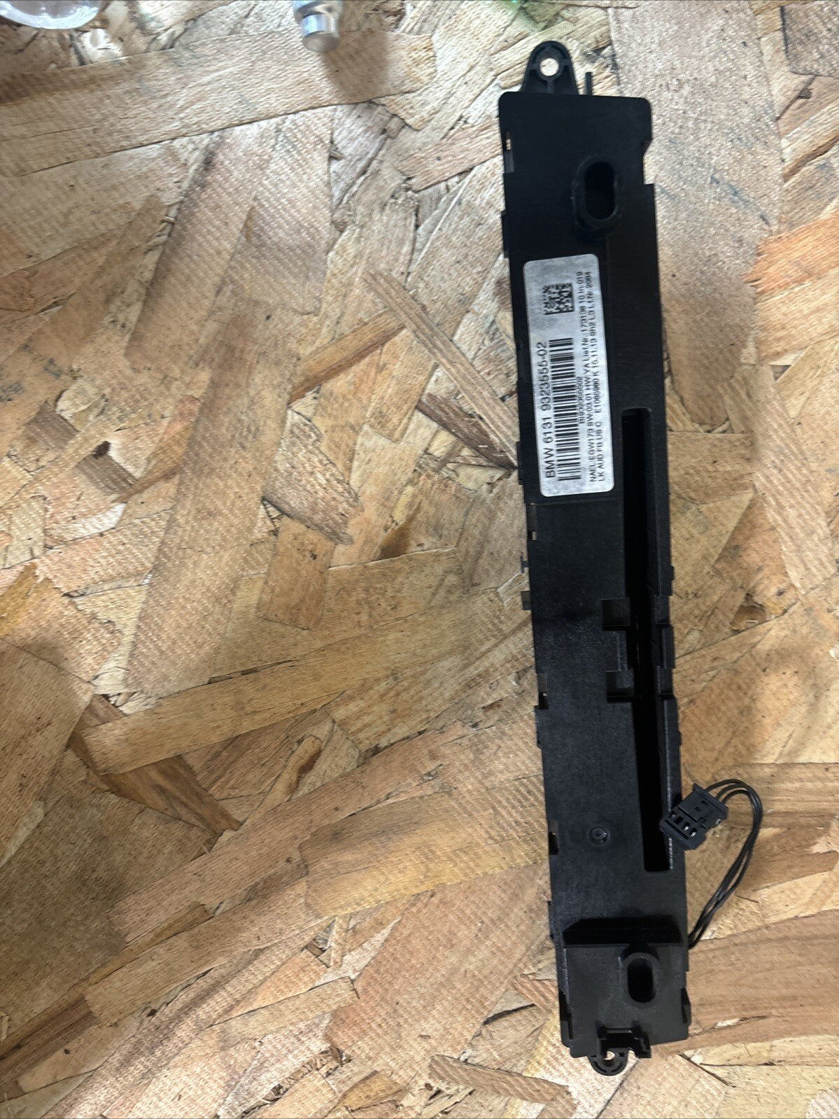 12 13 14 15 16 BMW 320 SERIES Radio CONTROL 9323555