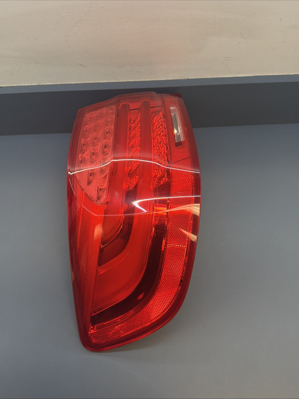 2011-2013 BMW 3 -SERIES E92 LEFT SIDE LH OUTER LED LCI TAILLIGHT OEM 7251959 LCI