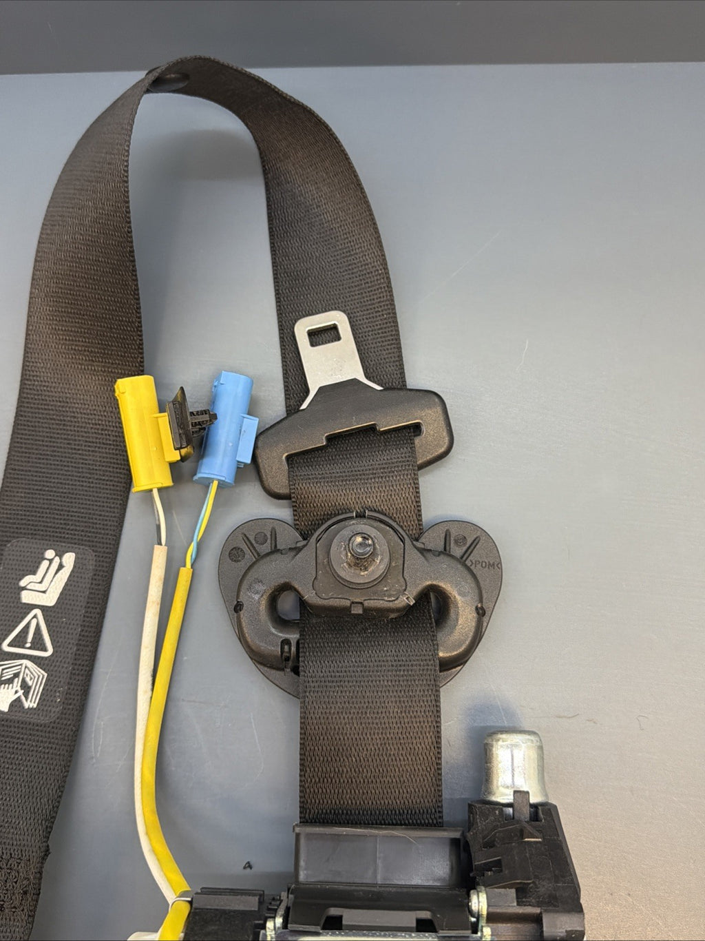 BMW 2012-2015 E84 X1 FRONT RIGHT PASSANGER SEAT BELT RETRACTOR OEM 34061695