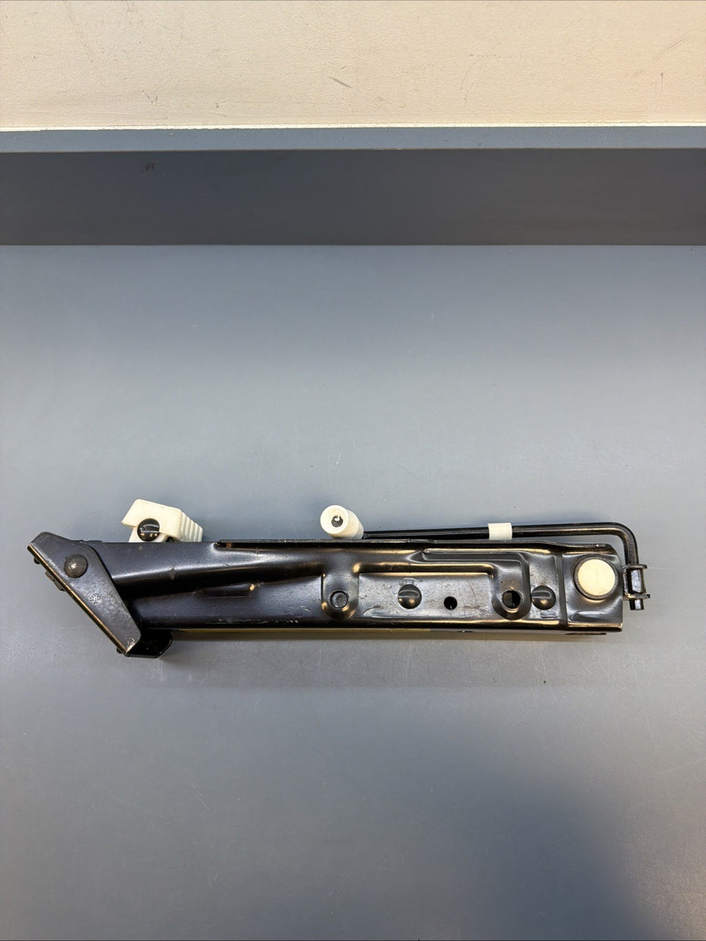 04-10 E60 E61 E63 E64 BMW 550I 525i 530 I 650i SPARE TIRE JACK CAR LIFT OEM