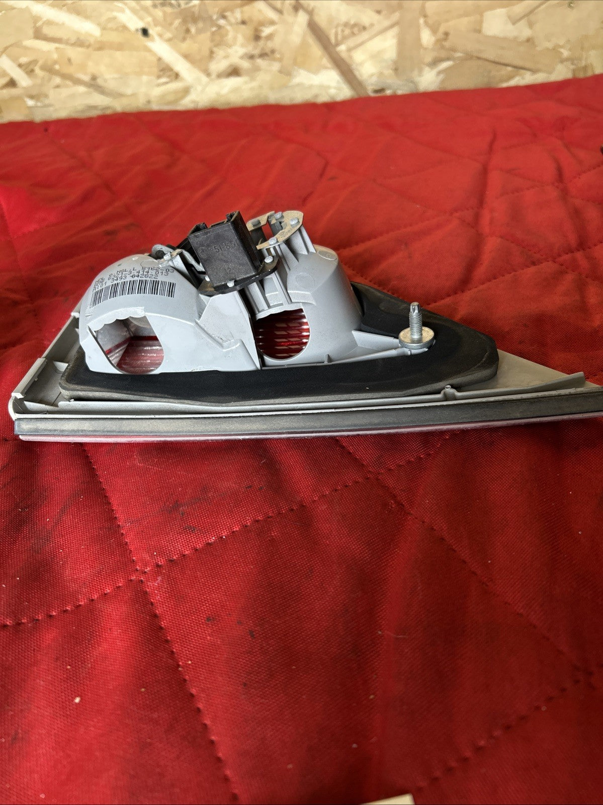 OEM BMW 2004-2006 BMW X3 3.0L Tail Light Lamp Left Driver Lid Mount 3414013