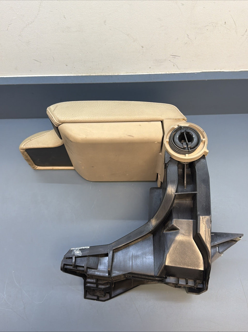 01-06 BMW E46 3 Series Center Console Armrest Storage Box Genuine BEIGE 8213678