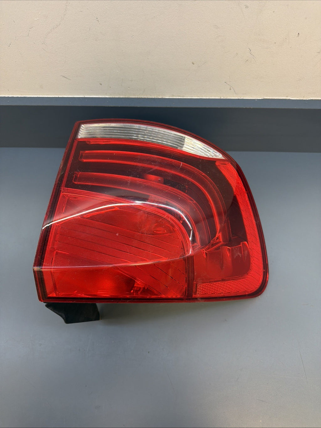 OEM 2012-2015 BMW X1 LH REAR LEFT DRIVERS TAIL LIGHT ASSEMBLY 2990111