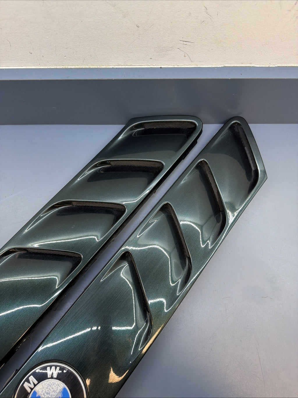 96-02 BMW E36/7 Z3 FRONT RIGHT & LEFT FENDER VENT TRIM GREEN SET 8398016 8398015