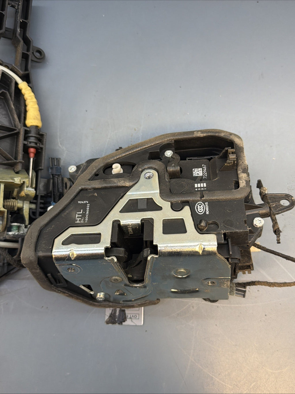 BMW E90 335i Rear Left Driver Door Lock Latch w/ Bracket 7229467 OEM
