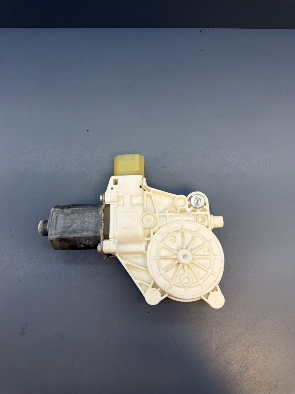 2006-2011 BMW 328i 335i E90 Sedan Front Right Window Motor OEM 6927028