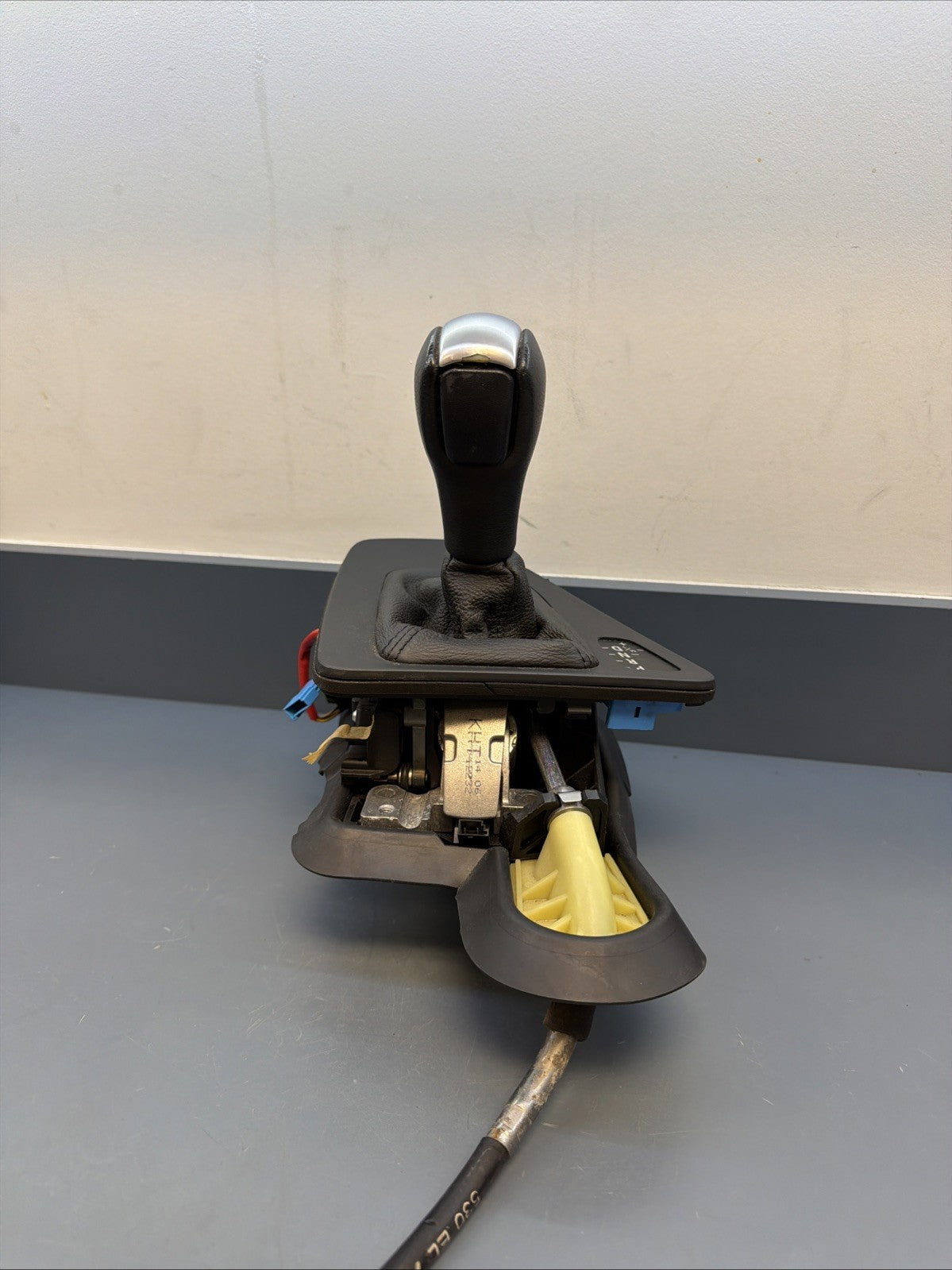 06-11 BMW E90 E91 325i XI 330i Automatic Transmission Gear Shifter 7548061