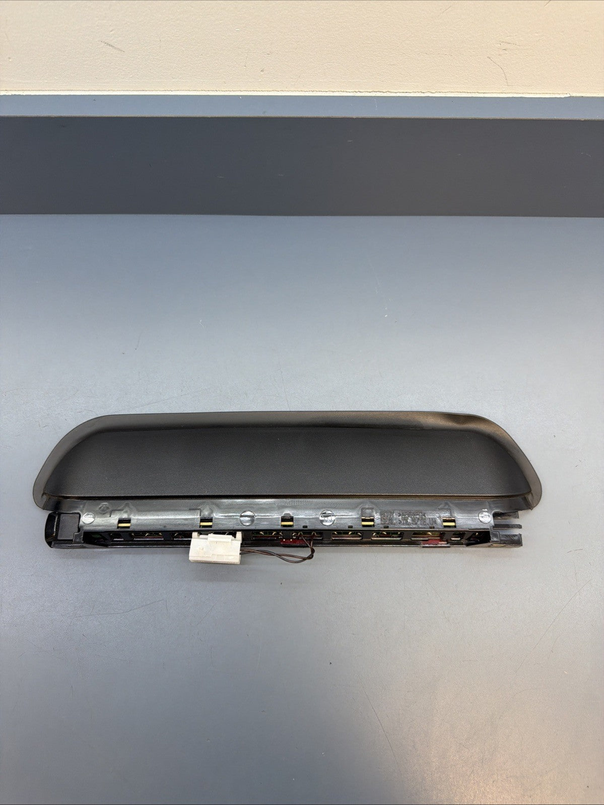 2006-2011 BMW E90 SEDAN 328I 330I 335I M3 THIRD BRAKE STOP LIGHT LAMP 7146059