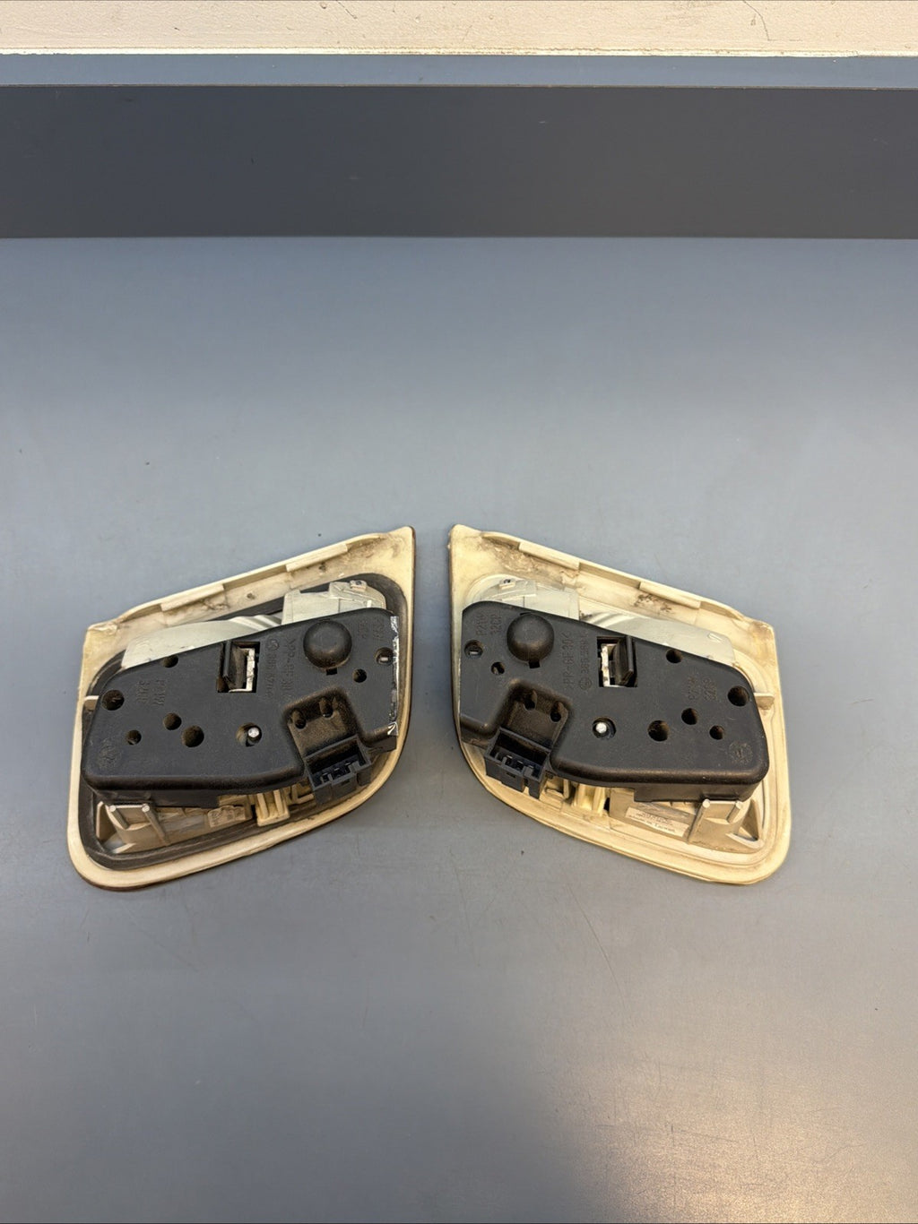 BMW E46 SERIES 3 Left and Right Side Tailgate light lamp Set 6907937 / 6907938