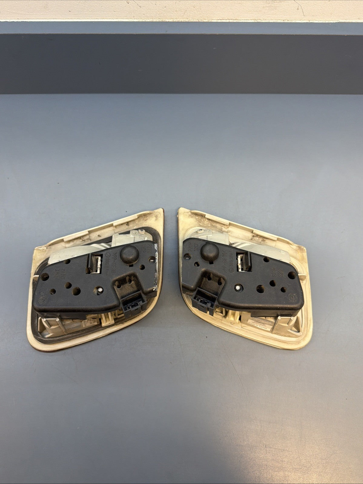 BMW E46 SERIES 3 Left and Right Side Tailgate light lamp Set 6907937 / 6907938