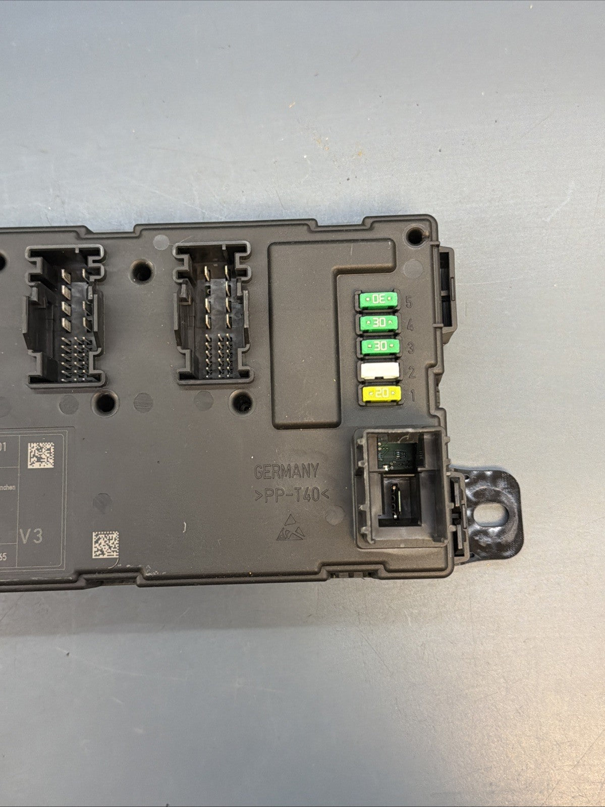 2012-2018 BMW F30 F31 F32 Rear Body Control Module Fuse Box REM 9374508 OEM