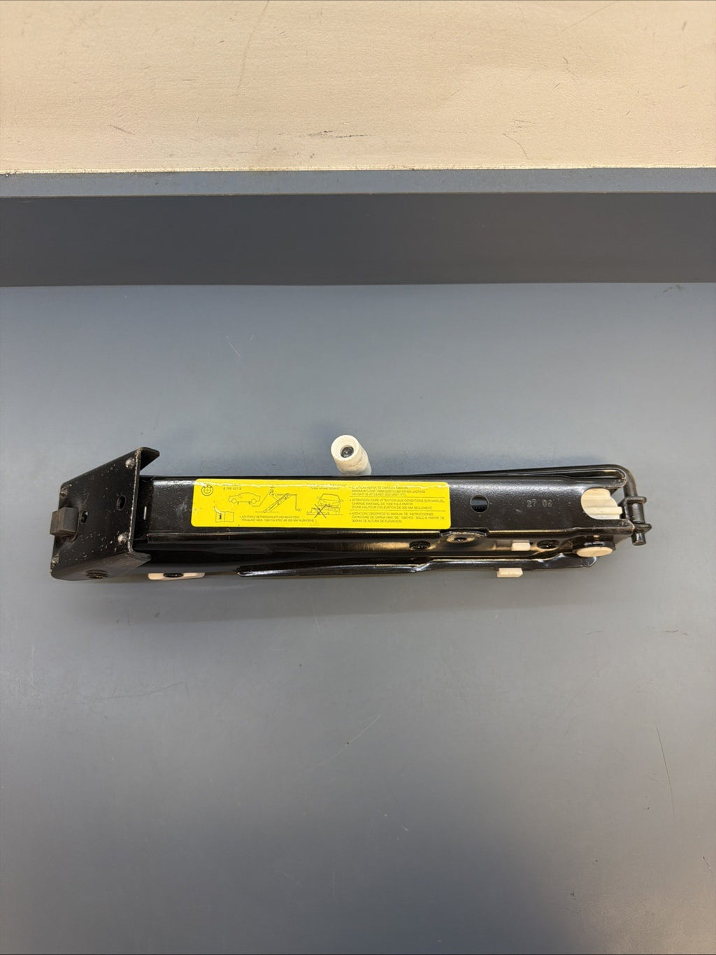 04-10 BMW E60 BMW 550I 525i 530 I 650i SPARE TIRE JACK CAR LIFT OEM 6766621