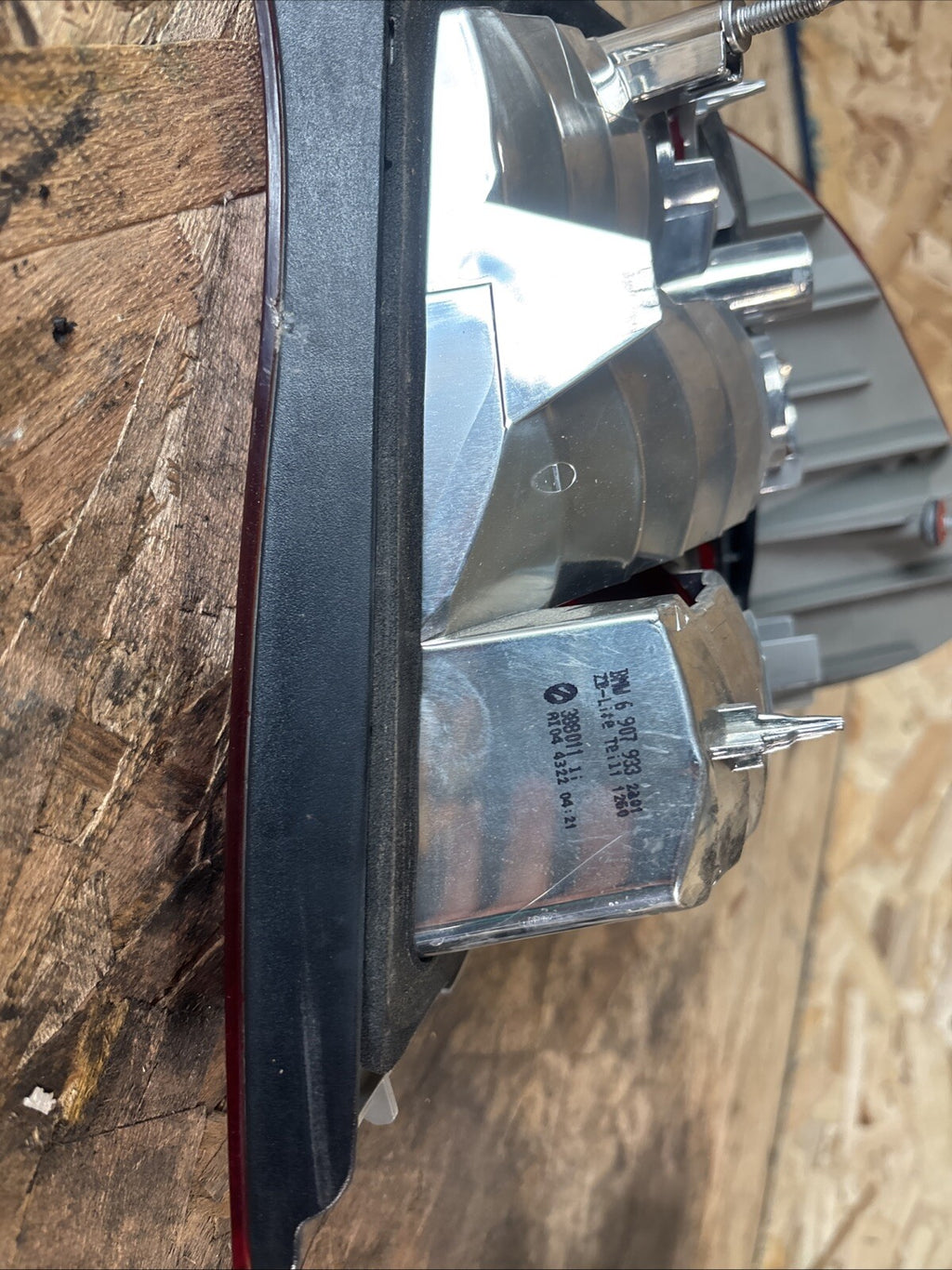 2002 2003 2004 2005 BMW E46 Left Driver Rear Tail Light Lamp 6907933 OEM
