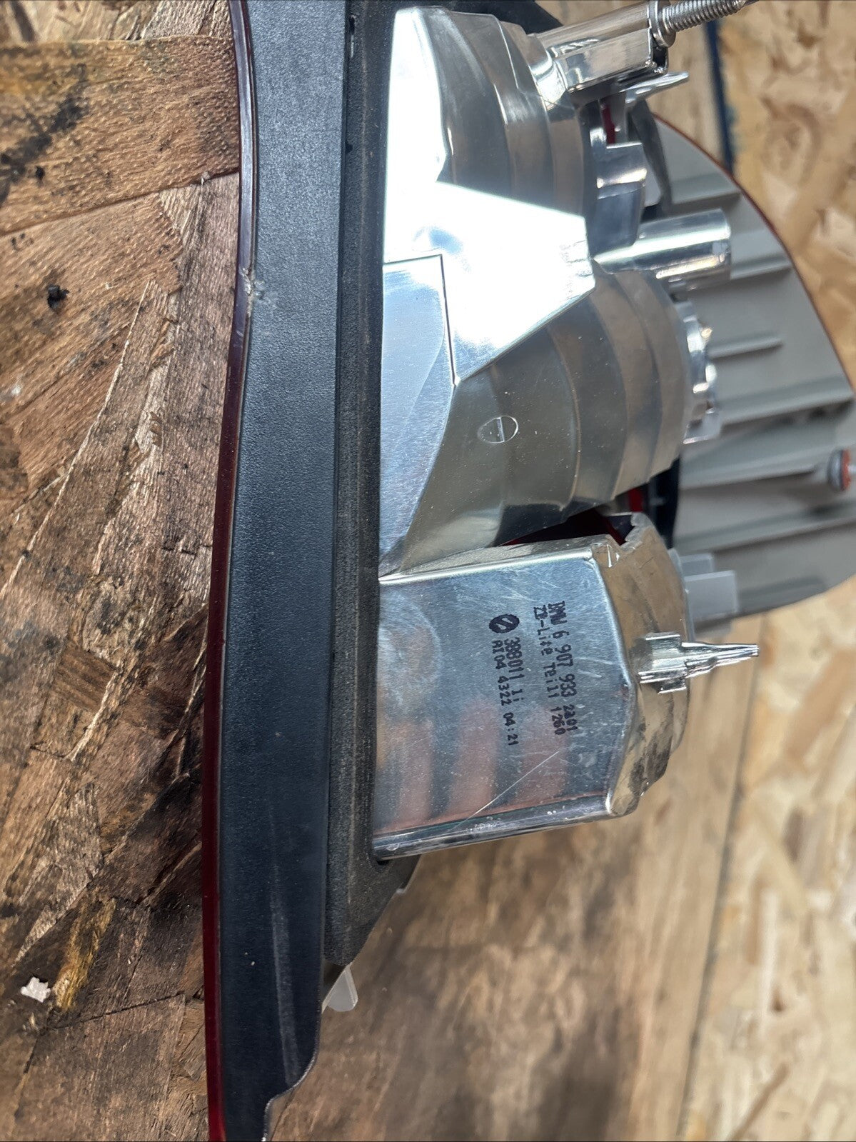 2002 2003 2004 2005 BMW E46 Left Driver Rear Tail Light Lamp 6907933 OEM