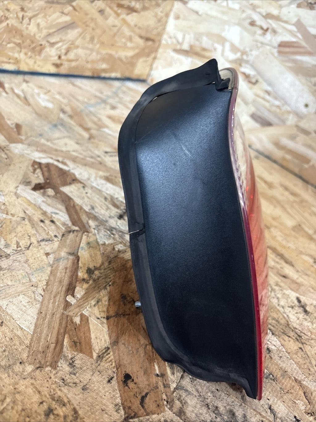 OEM BMW E46 03-06 VERT LED TAIL LIGHT RIGHT PASSENGER 6937454