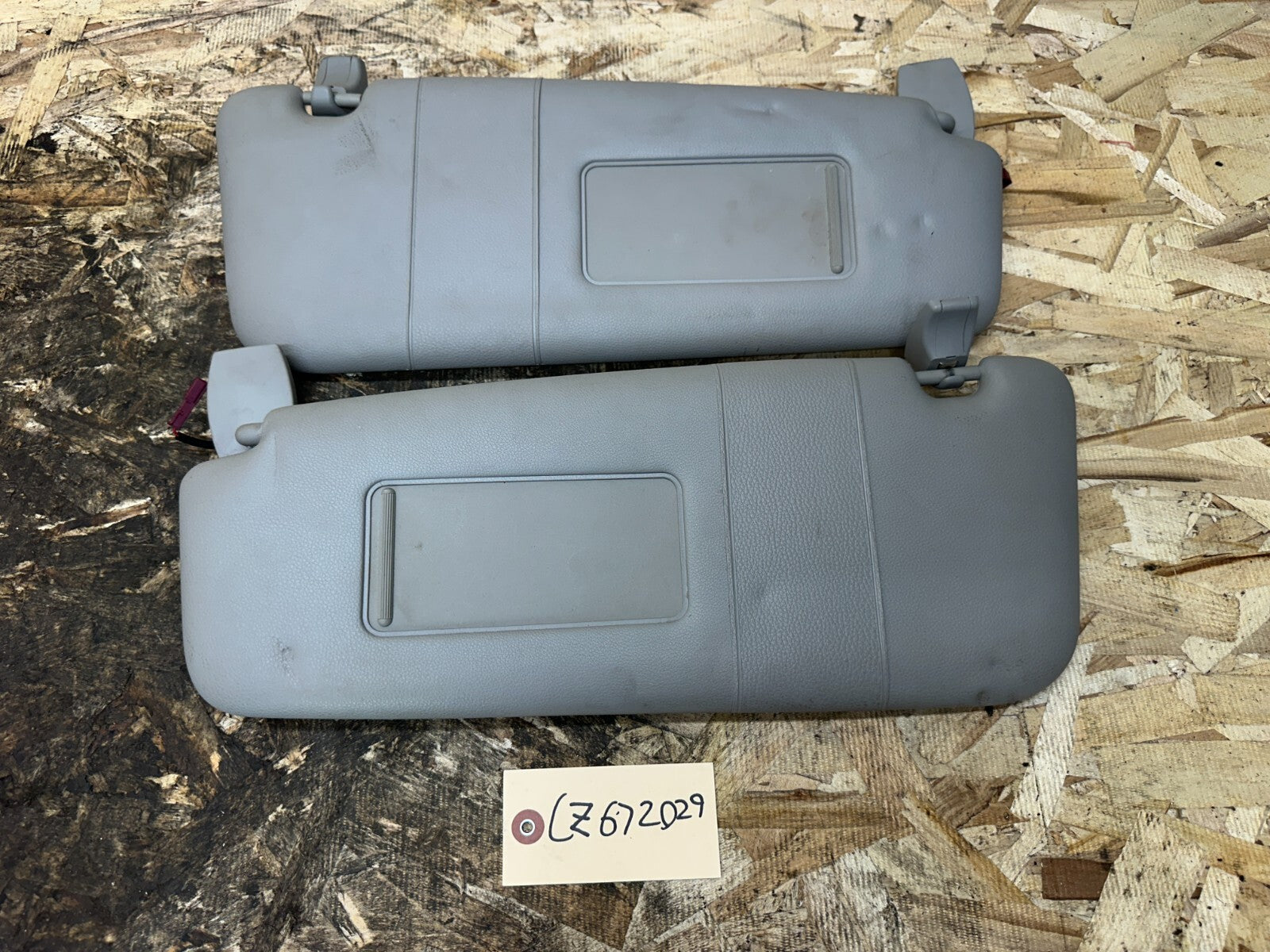 BMW 2004-2010 E60 GRAY SUN VISOR SET OF 2pc OEM 51168248552+51168248553