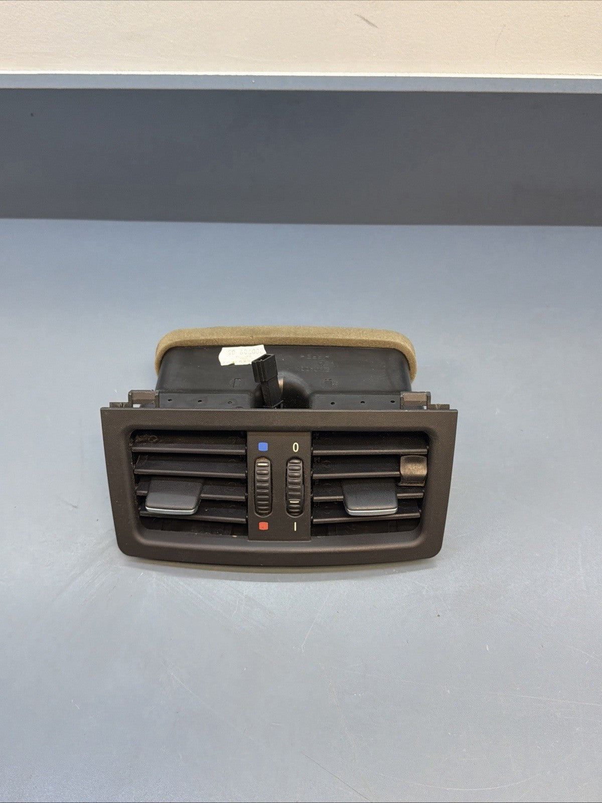 BMW E60 5-Series Rear Fresh Air Vent Grille BLACK 7129556