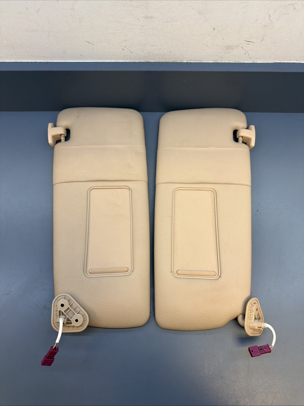 00–05 BMW E46 325i Right & Left Light Sun Visor Mirror Leather Set BEIGE 6905983