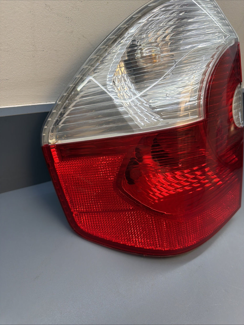 2004-2006 BMW X3 E83 LEFT Outer Taillight Tail Light OEM 3404103 DRIVERS SIDE