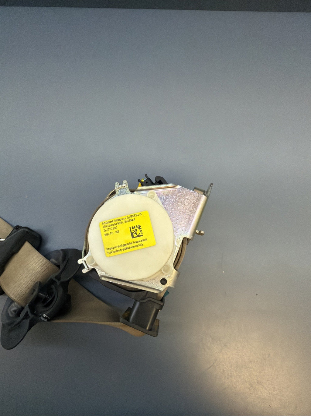 BMW E90 Sedan Front Left Driver Seat Belt Retractor  34072774