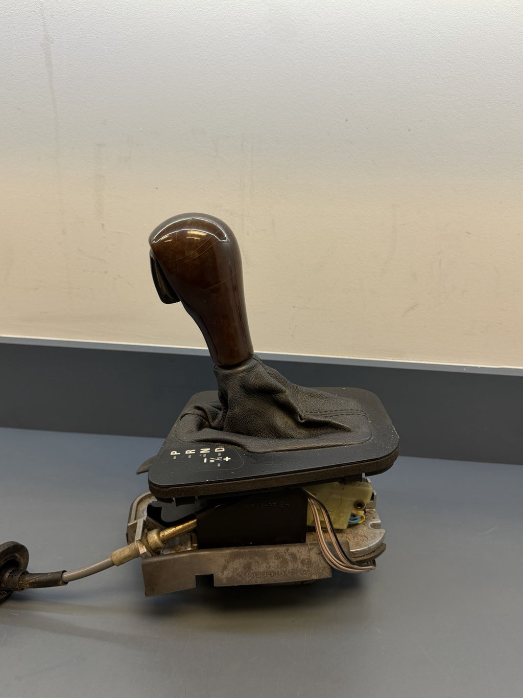 2000-2006 BMW 3 SERIES AUTOMATIC TRANSMISSION SHIFTER 1422277
