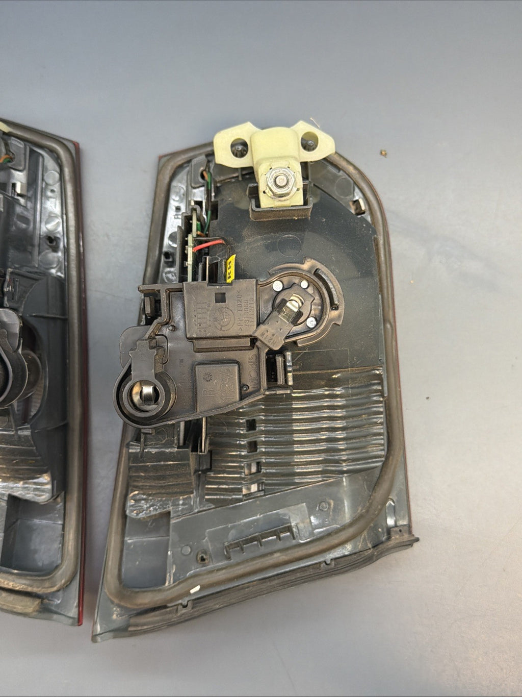12-2015 BMW F30 3-SERIES REAR INNER LEFT & RIGHT TAIL LIGHT SET 7259915 7259916