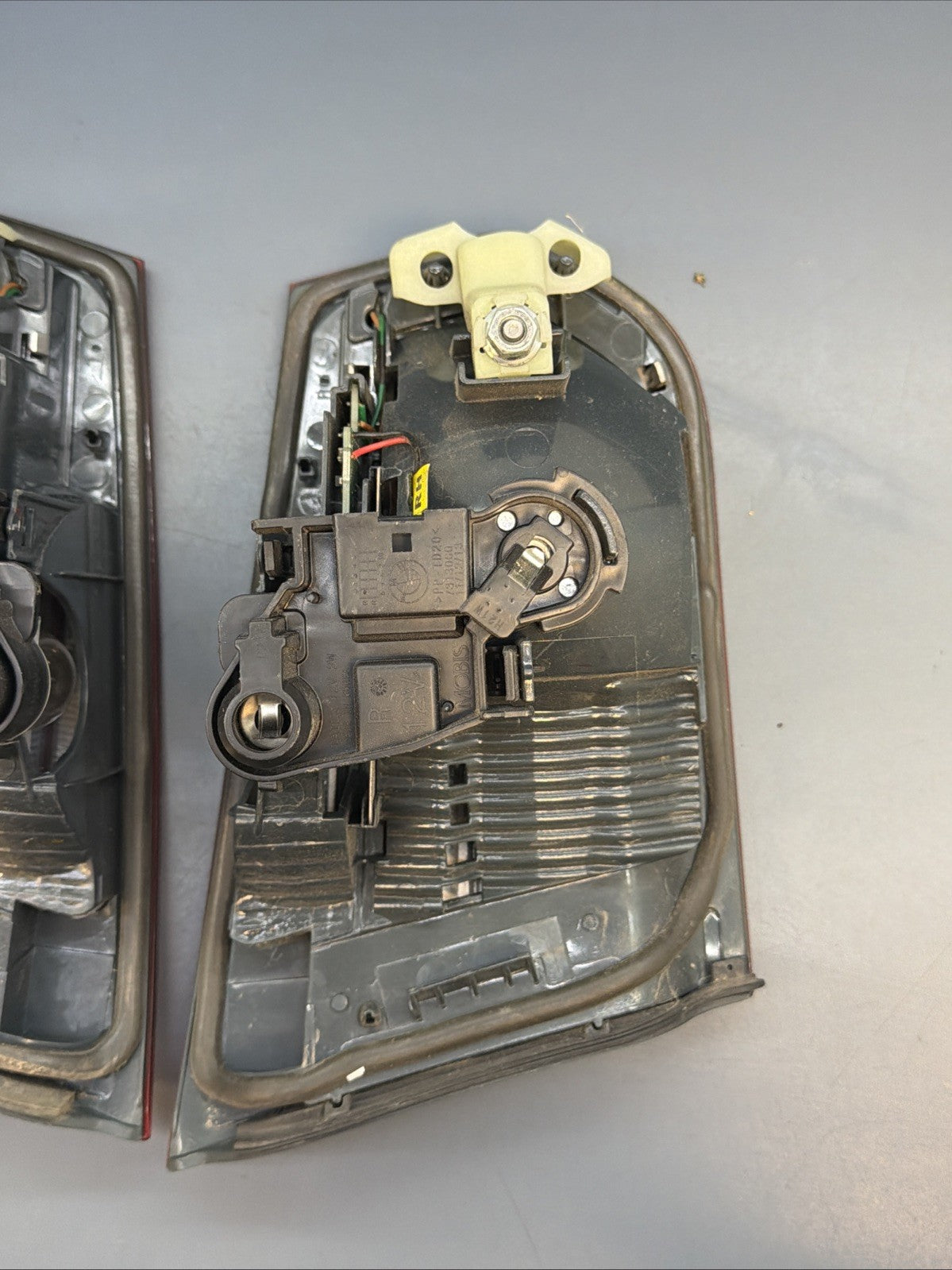 12-2015 BMW F30 3-SERIES REAR INNER LEFT & RIGHT TAIL LIGHT SET 7259915 7259916