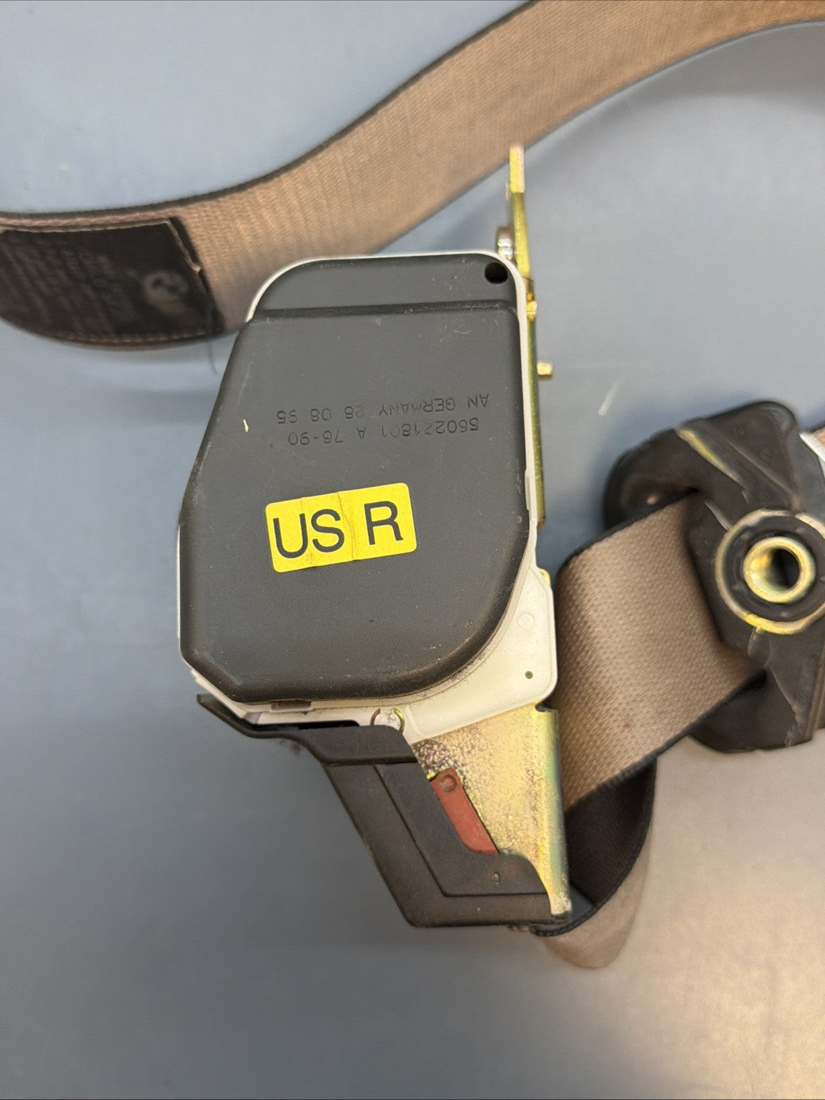 89-95 Bmw E34 5 Series Front Right Side Upper Seat Belt Retractor Beige 8208880