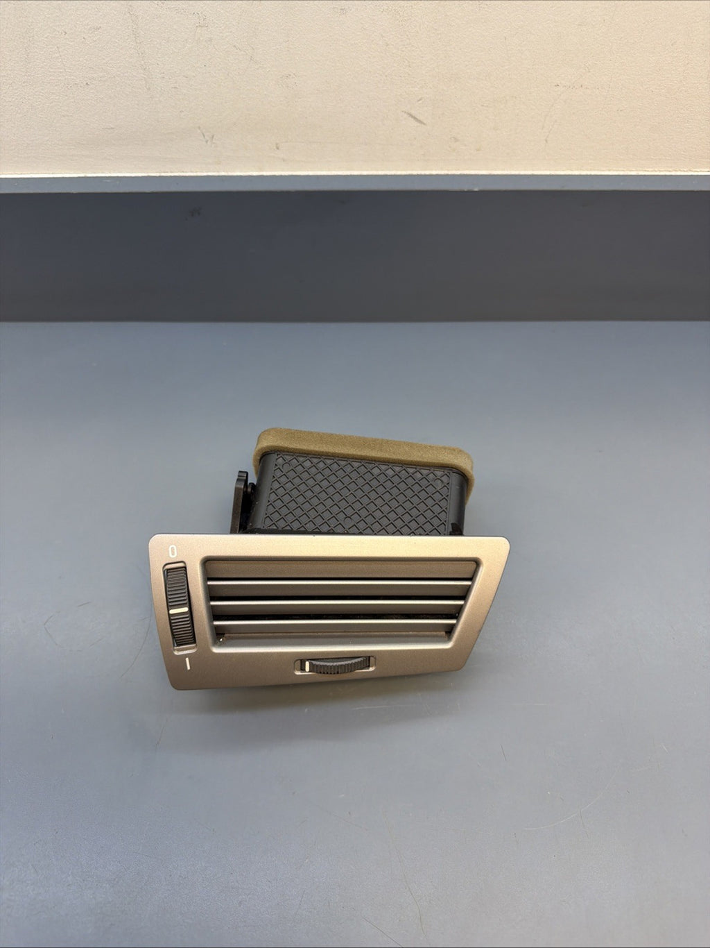 06-08 BMW 750i 750Li E65 E66 Right Passenger Dash Airvent Air Vent OEM 6943006