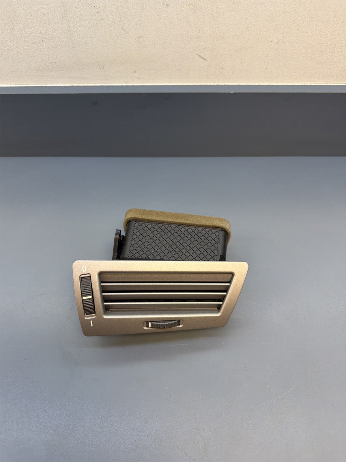 06-08 BMW 750i 750Li E65 E66 Right Passenger Dash Airvent Air Vent OEM 6943006
