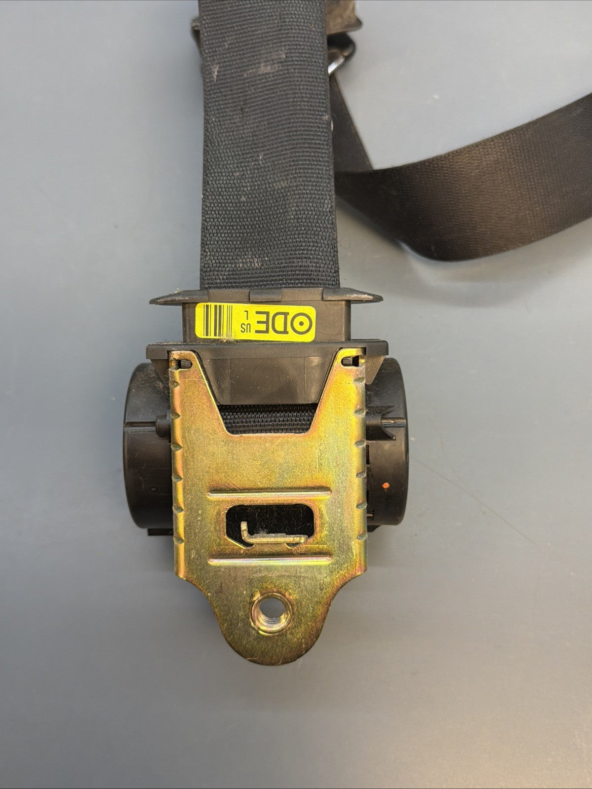 2001-2005 BMW 325I 325XI FRONT LEFT DRIVER SEAT BELT RETRACTOR 7009857 OEM