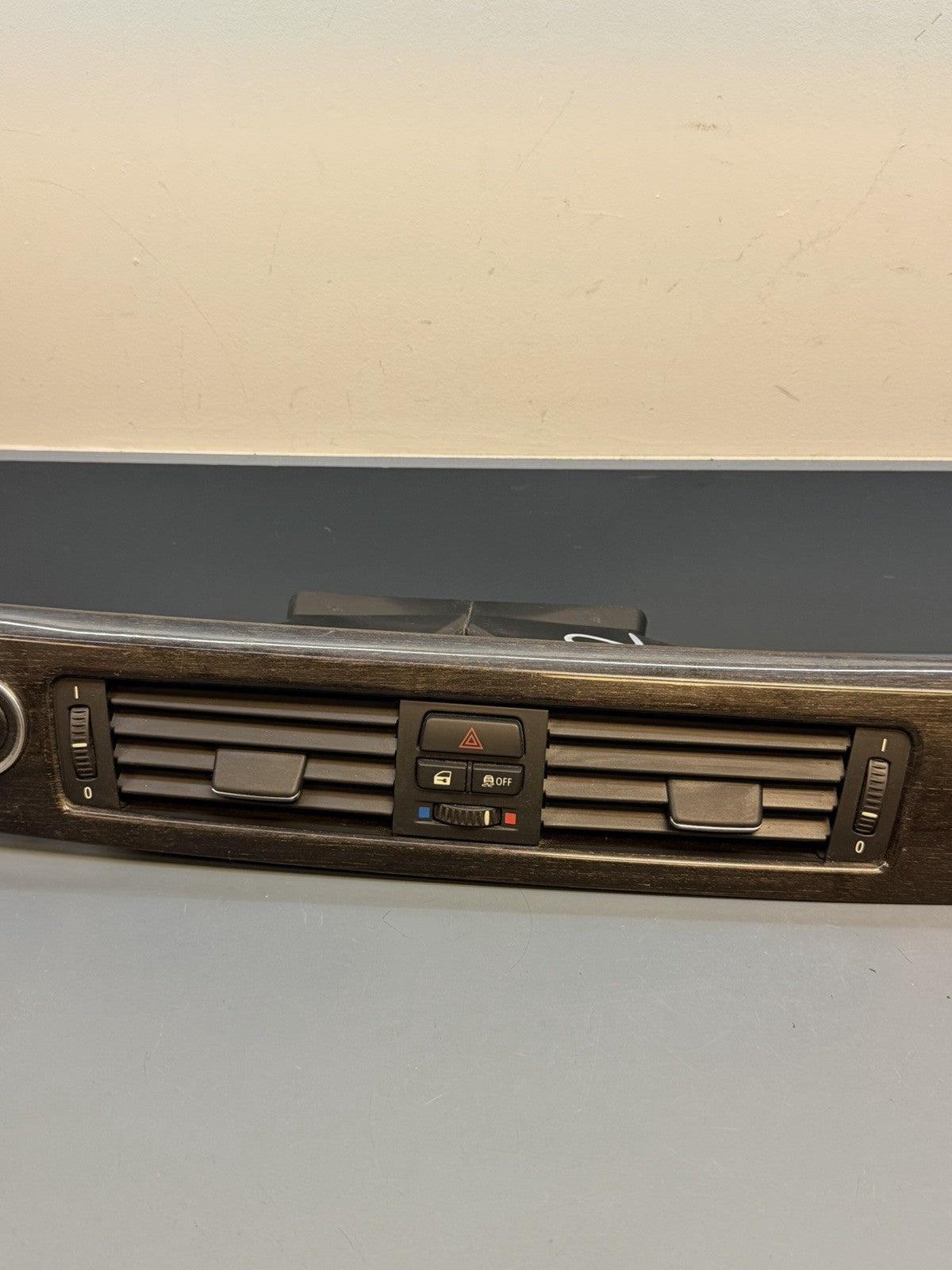 07-13 BMW E90 E91 E92 Dashboard Instrument Panel Air Vent Cover Trim 9214797