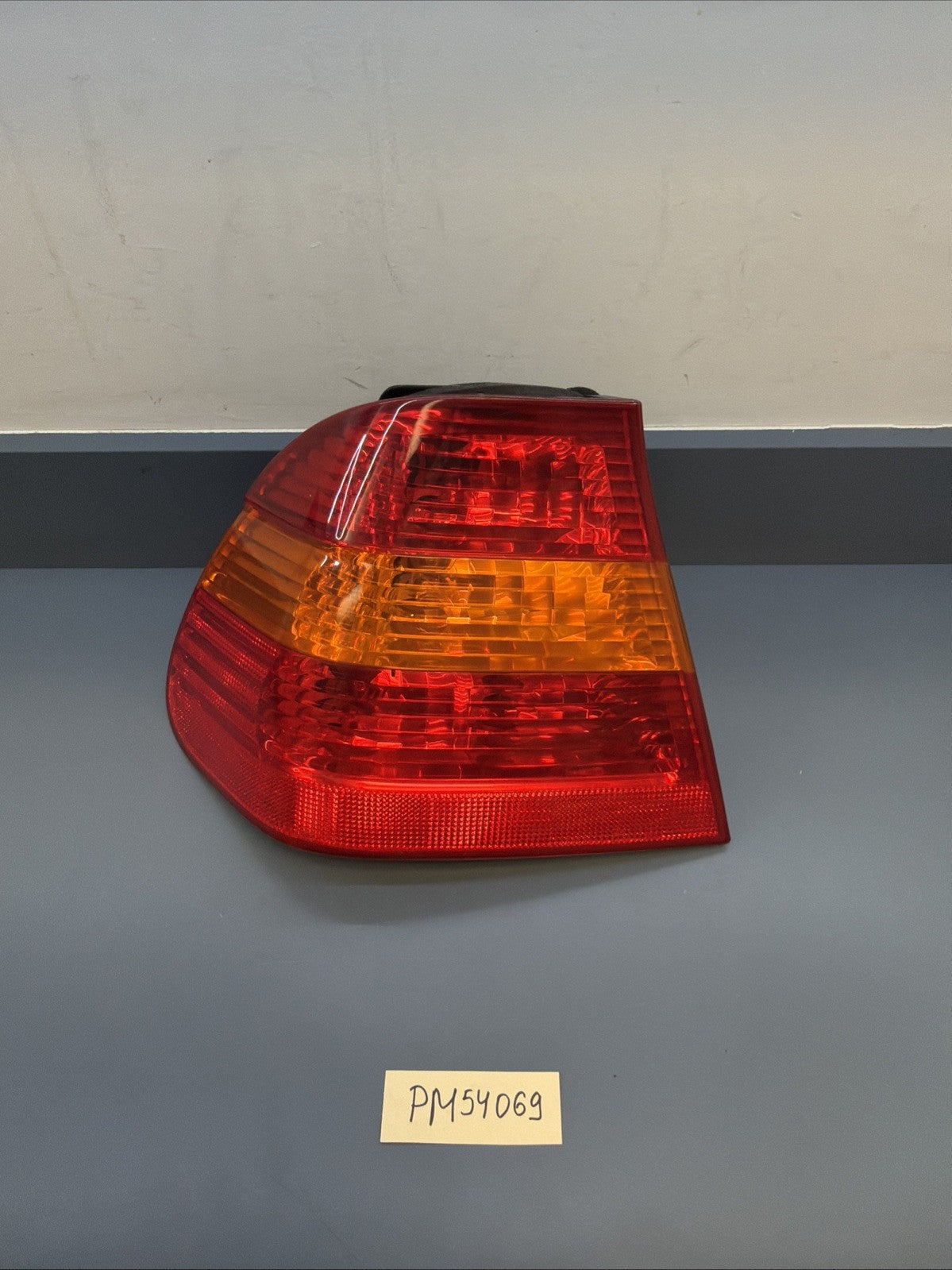 OEM 2002 2003 2004 2005 BMW E46 330i 325i LEFT DRIVER BRAKE TAIL LIGHT 6907933