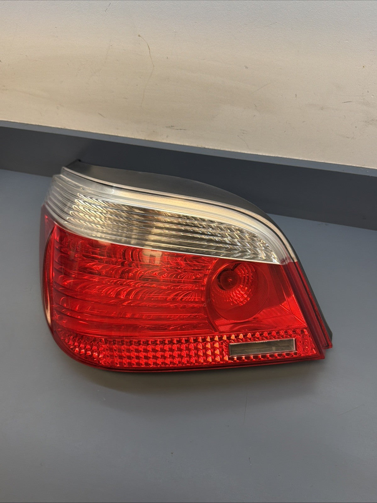 2004-2007 BMW 525i 530i LEFT DRIVER SIDE TAIL LIGHT TAILLIGHT BRAKE LAMP 6923305
