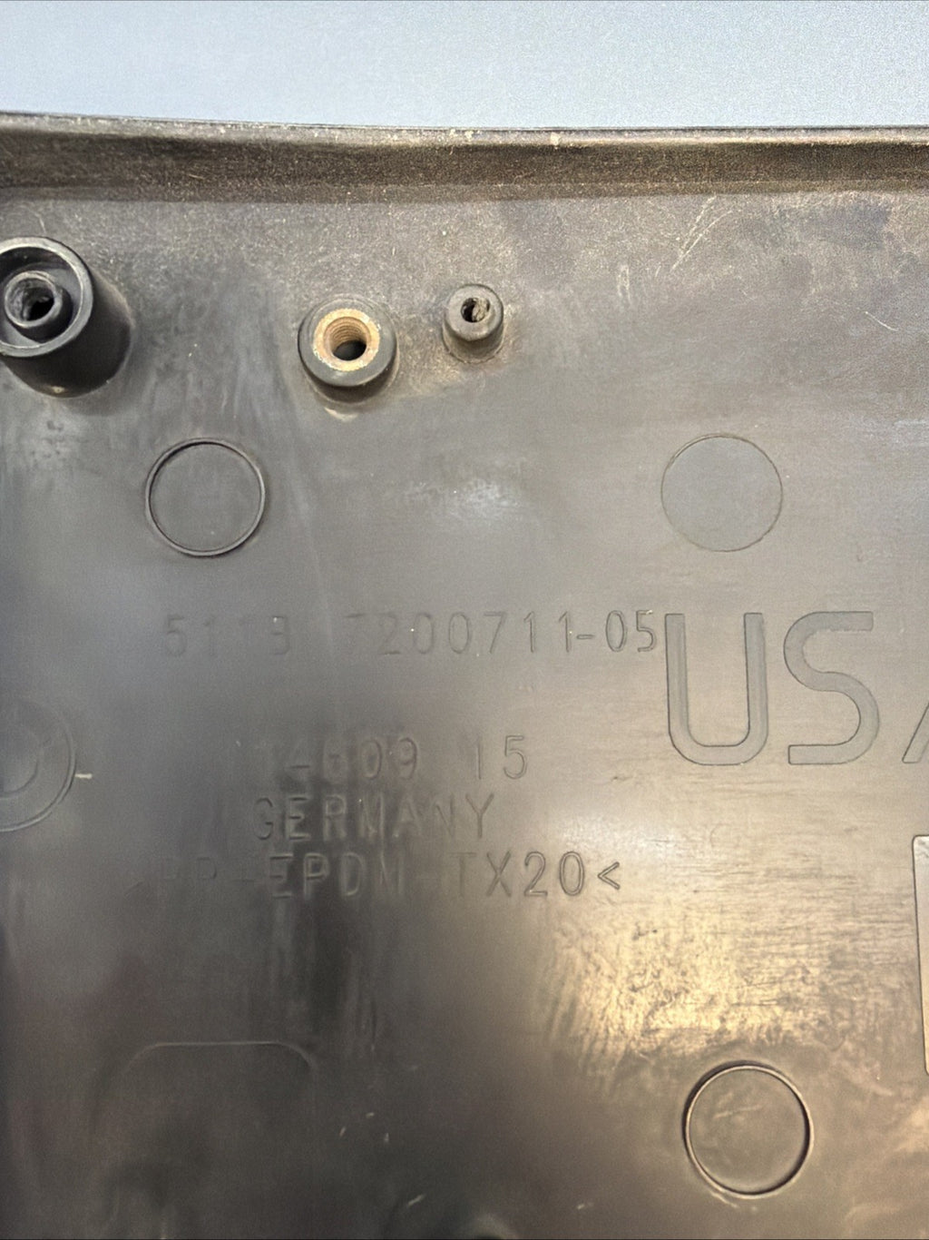 2011-2013 BMW 528I - Front Bumper / License Plate Mount Bracket 7200711