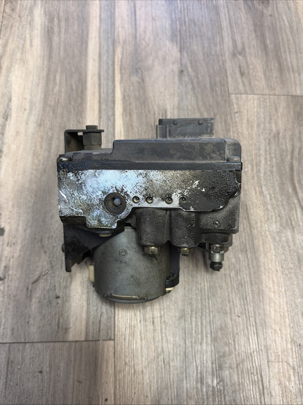 BMW 1996-2000 E39 5 SERIES ANTI LOCK BRAKE PUMP+CONTROL MODULE OEM 1090910