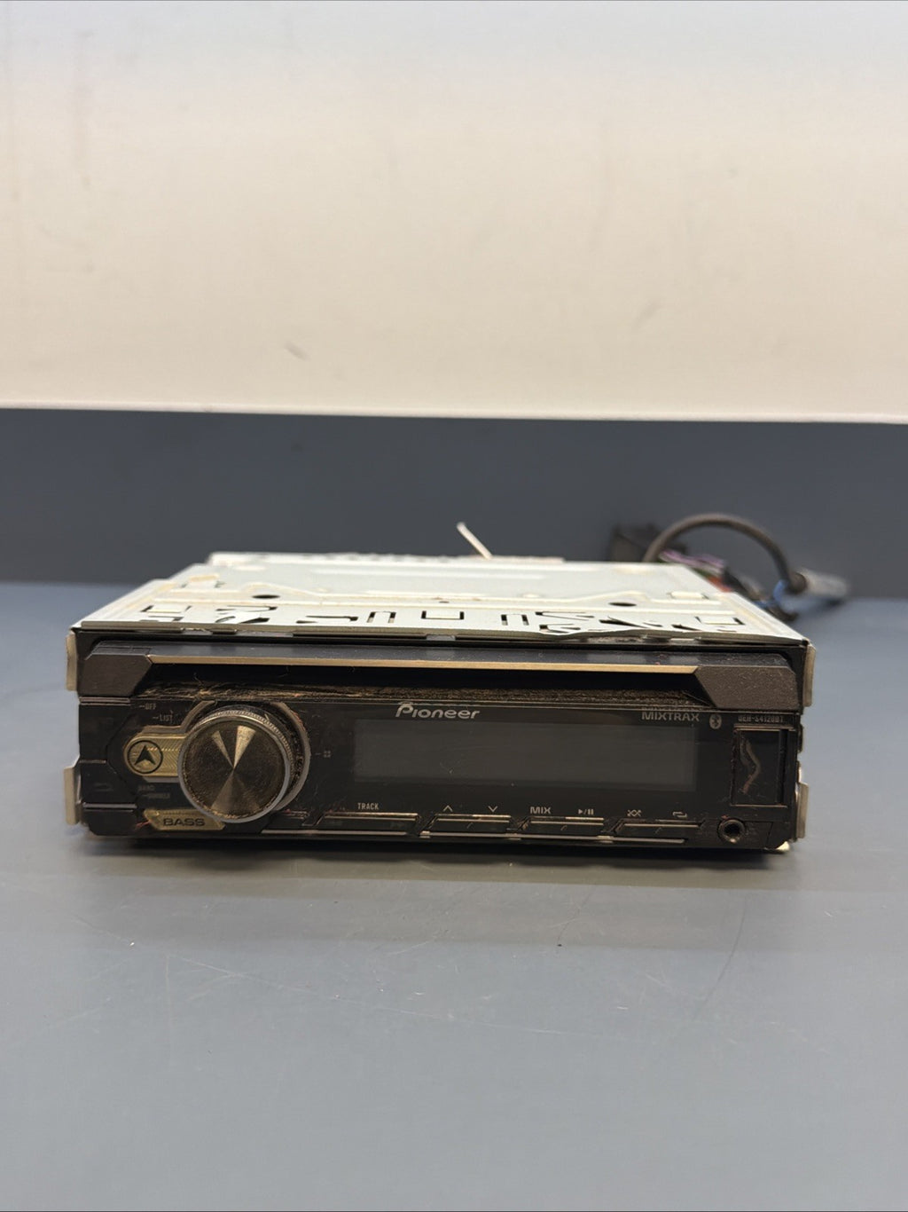 Pioneer DEH-S4120BT Single DIN Receiver with Bluetooth OFF BMW E36 Z3