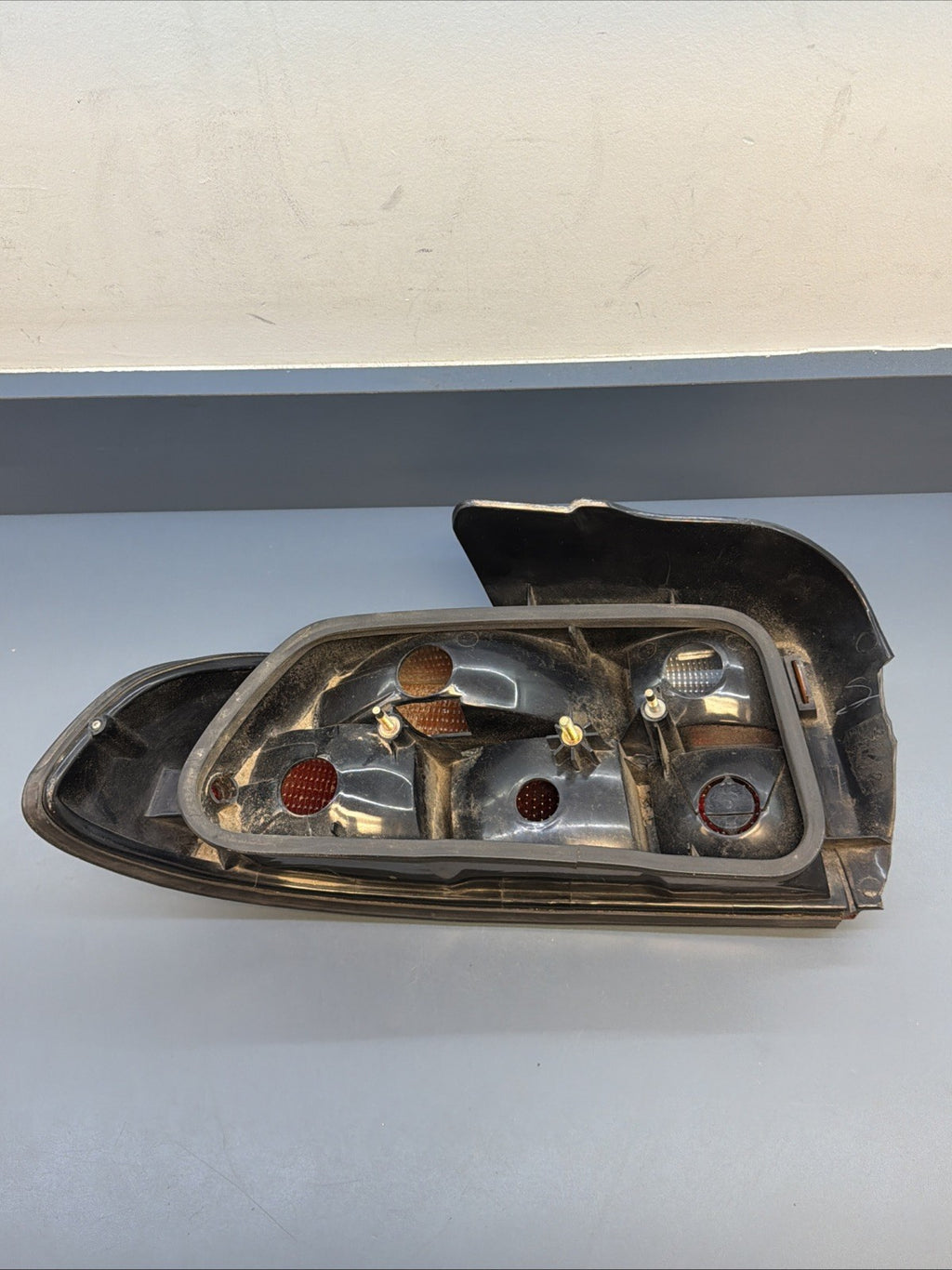 96-99 BMW Z3 E36/7 REAR RIGHT PASSENGER SIDE TAIL LIGHT LAMP OEM 8389862