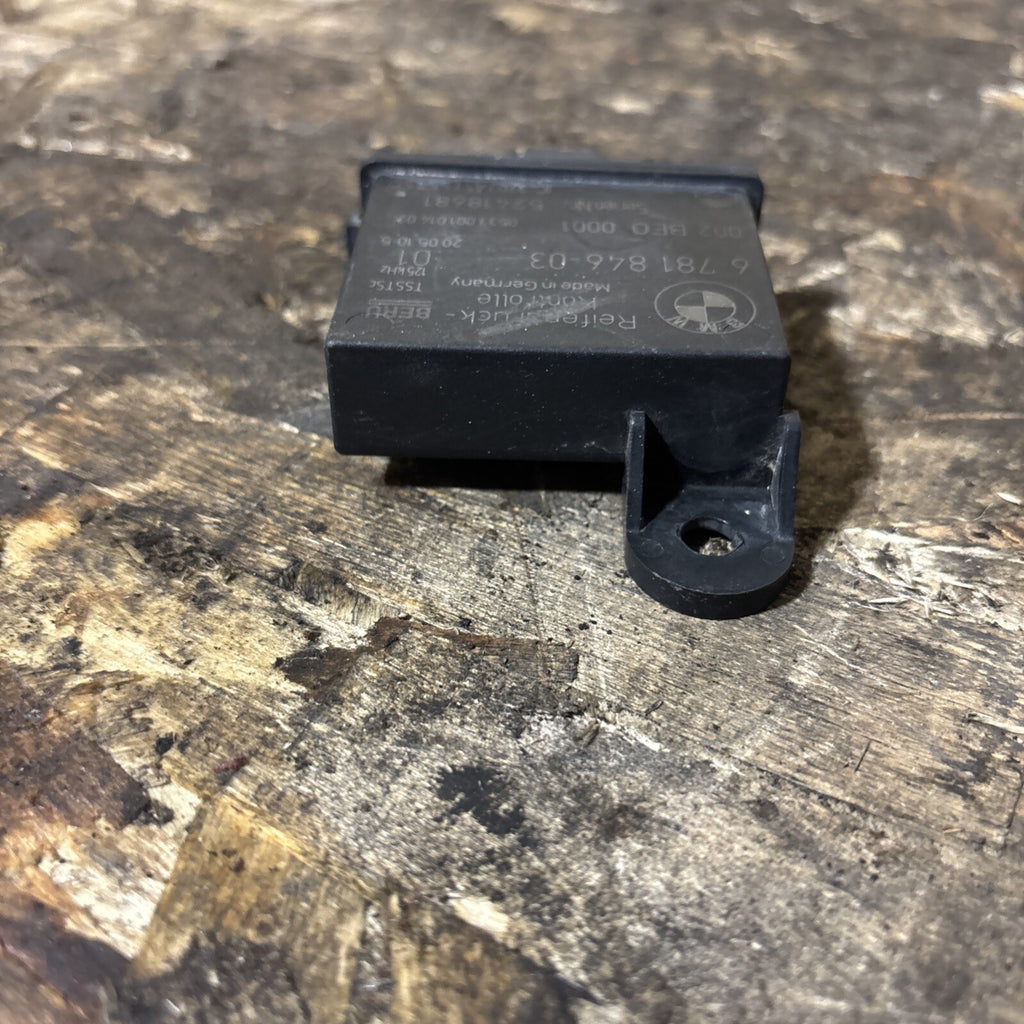 BMW E60 E61 E63 E64 E65 E70 E82 E88  TIRE PRESSURE TRIGGER MODULE 6781846