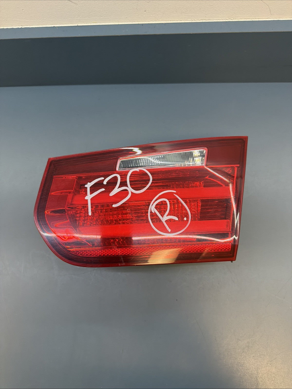 12-15 BMW 328i F30 F31 REAR RIGHT PASSENGER TRUNK TAILGATE LIGHT OEM 7371112