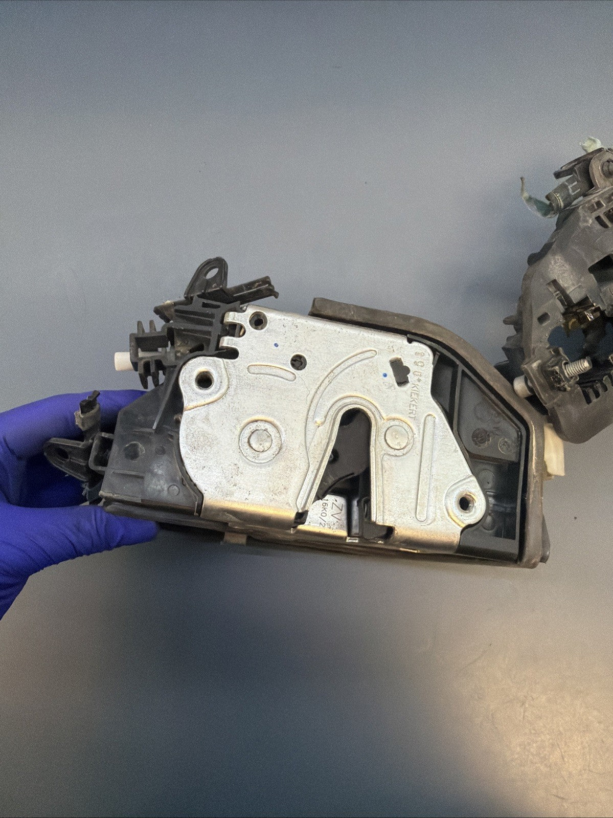 2009‑2013 BMW E90 Front Left Door Lock Latch Actuator w/ Braket OEM 7229455