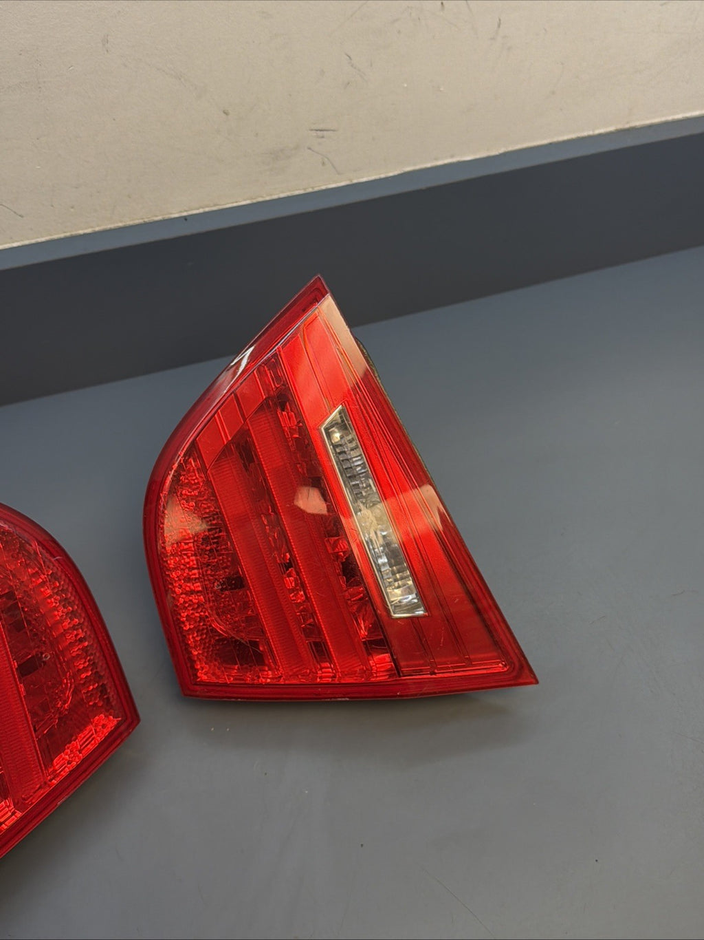 09-11 BMW E90 328 Sedan Rear Left Right Inner Tail Light SET 4871733 4871734 OEM