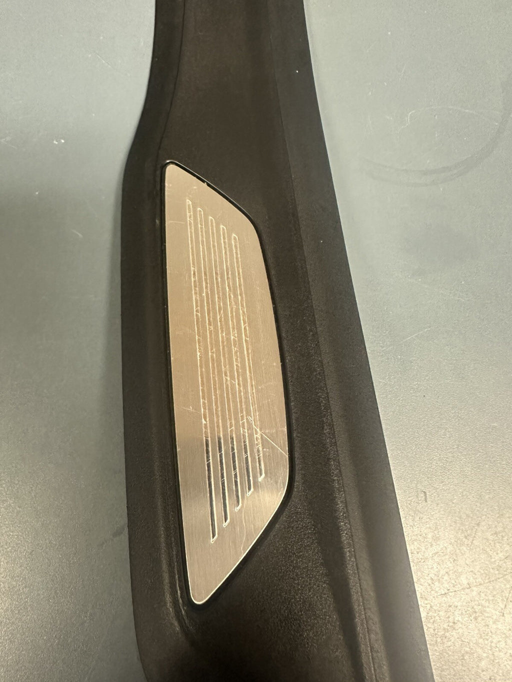 2014-2018 BMW 3 SERIES - REAR Right DOOR SILL / Scuff Plate 8054234