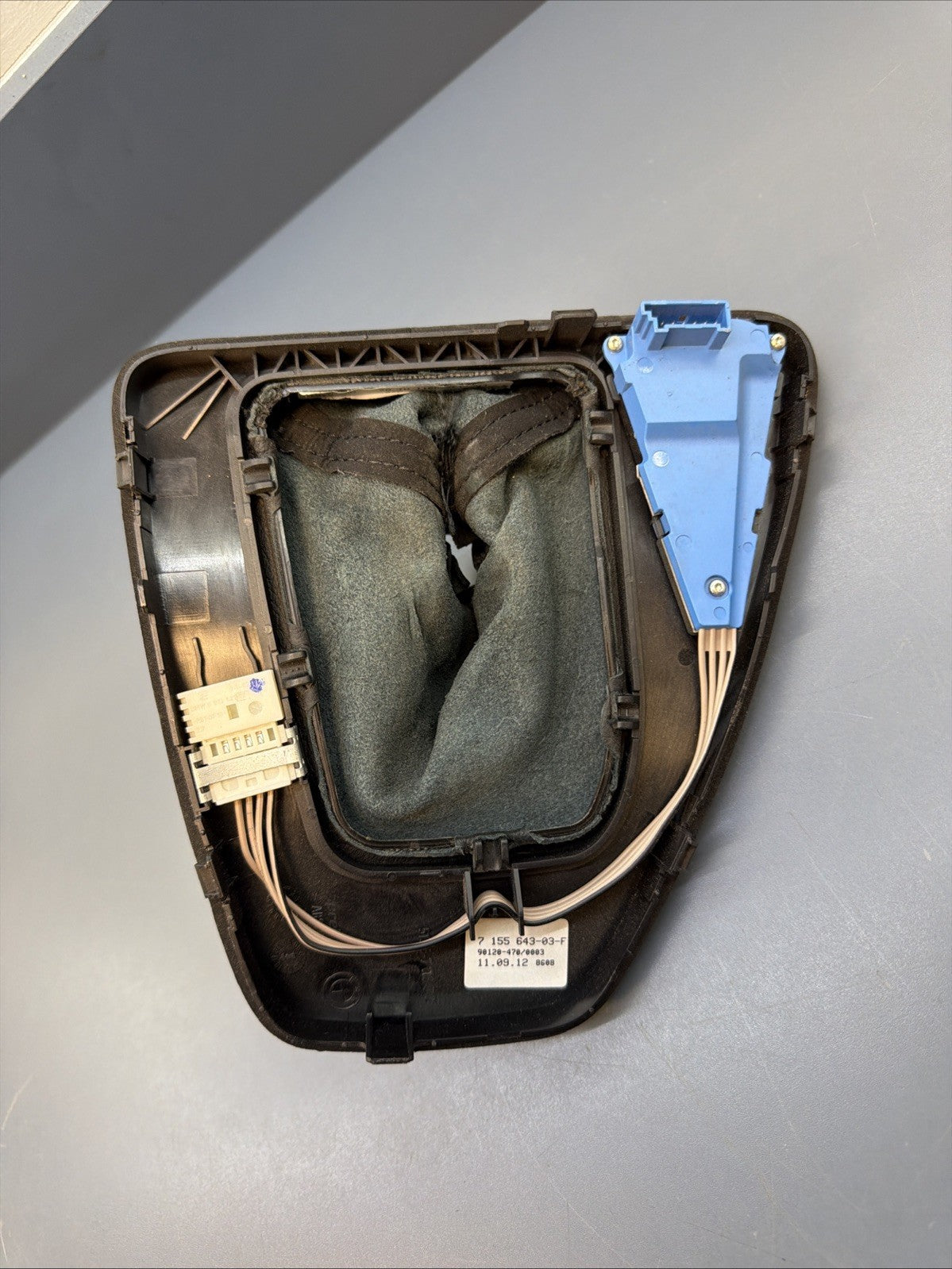 2007-2013 BMW E90 328i Gear Shifter Cover W Trim Indicator 7155643