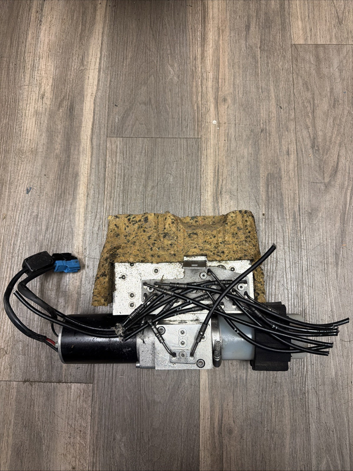 07-13 OEM BMW E93 M3 335 Convertible Hardtop Roof Pump Hydraulic Motor 7128780