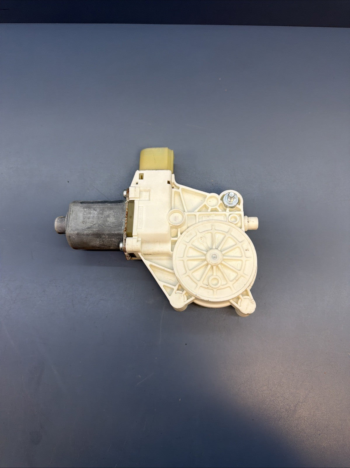 2006-2011 BMW 328i 335i E90 Sedan Front Right Window Motor OEM 6927028